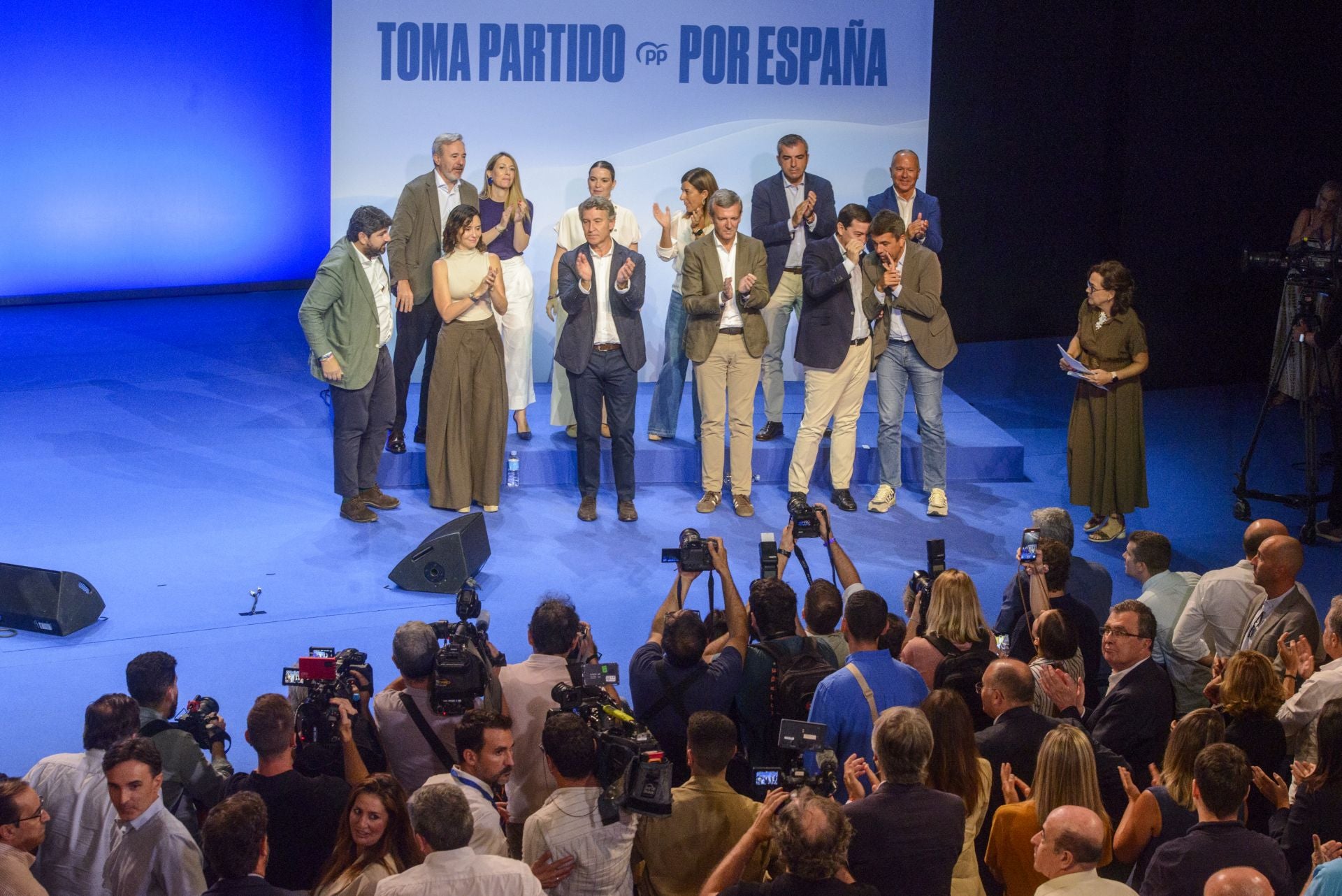 En imágenes, el cierre en el Teatro Circo de Murcia de la cumbre de barones del PP