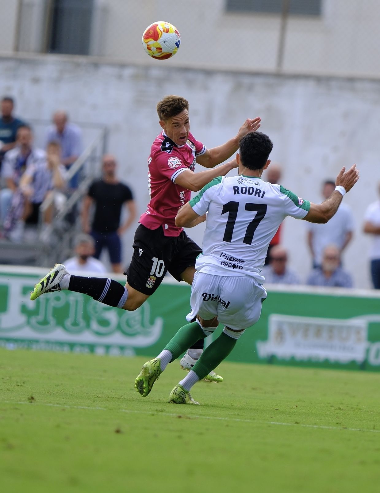 El FC Cartagena sufre un duro castigo en Sanlúcar, en imágenes