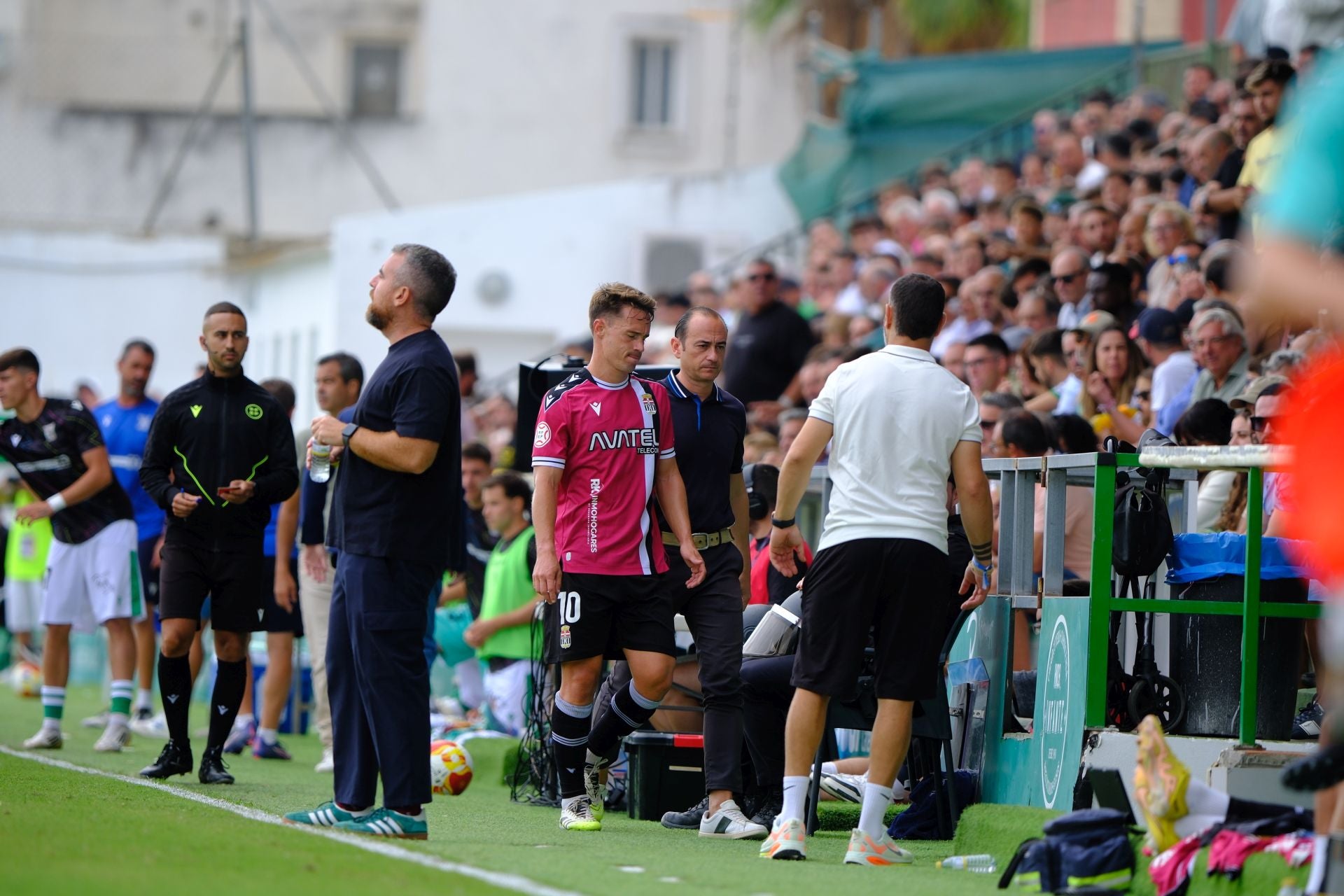 El FC Cartagena sufre un duro castigo en Sanlúcar, en imágenes