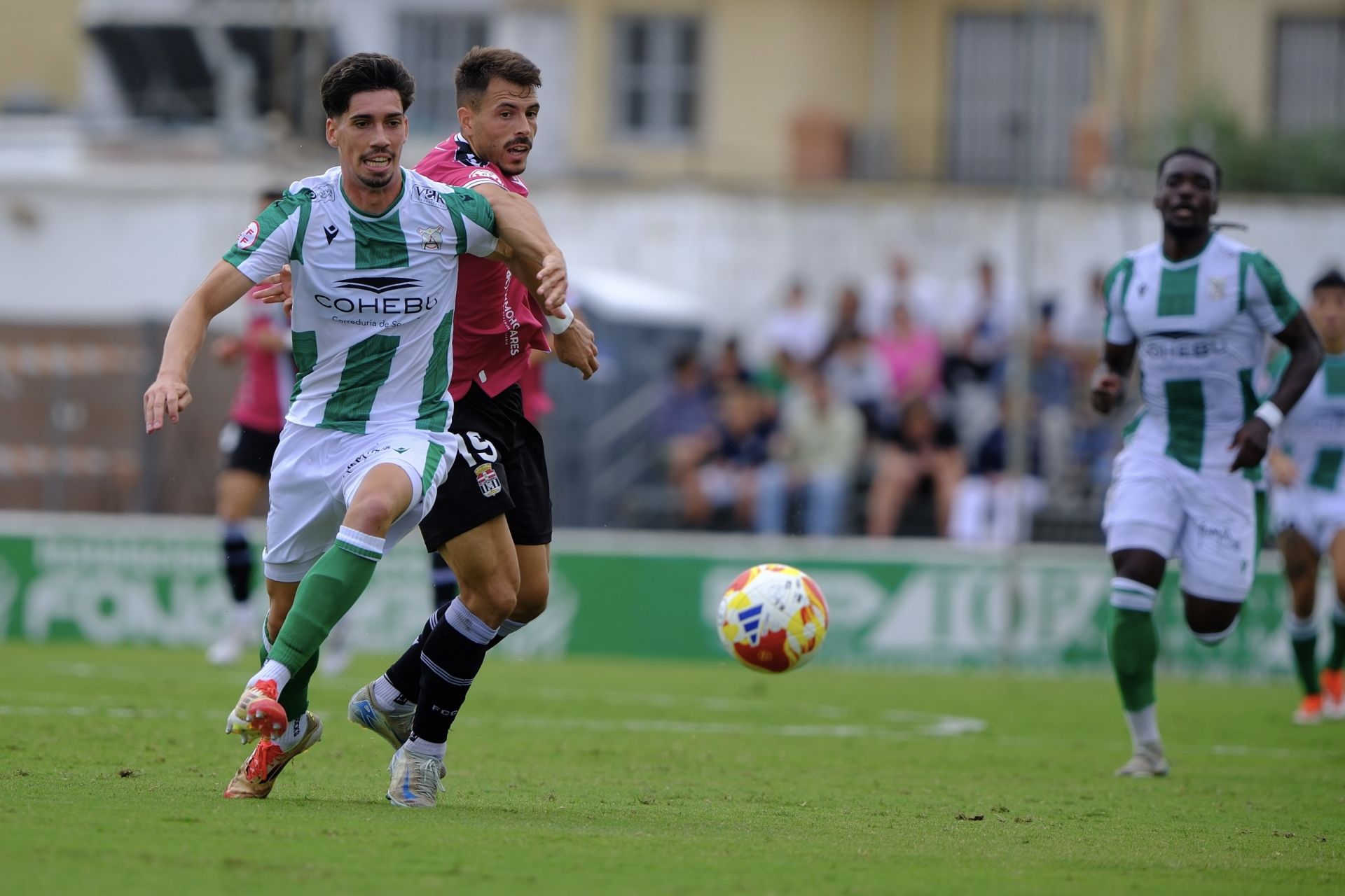 El FC Cartagena sufre un duro castigo en Sanlúcar, en imágenes