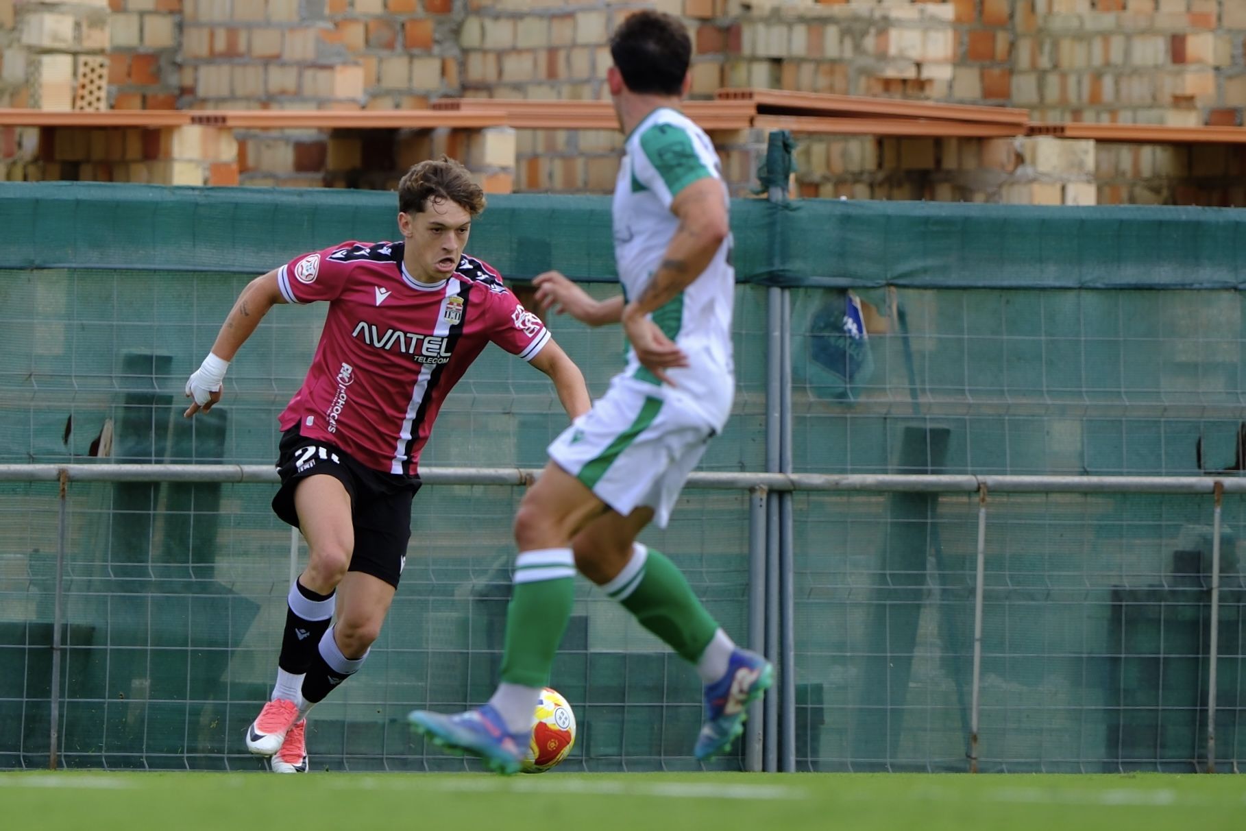 El FC Cartagena sufre un duro castigo en Sanlúcar, en imágenes
