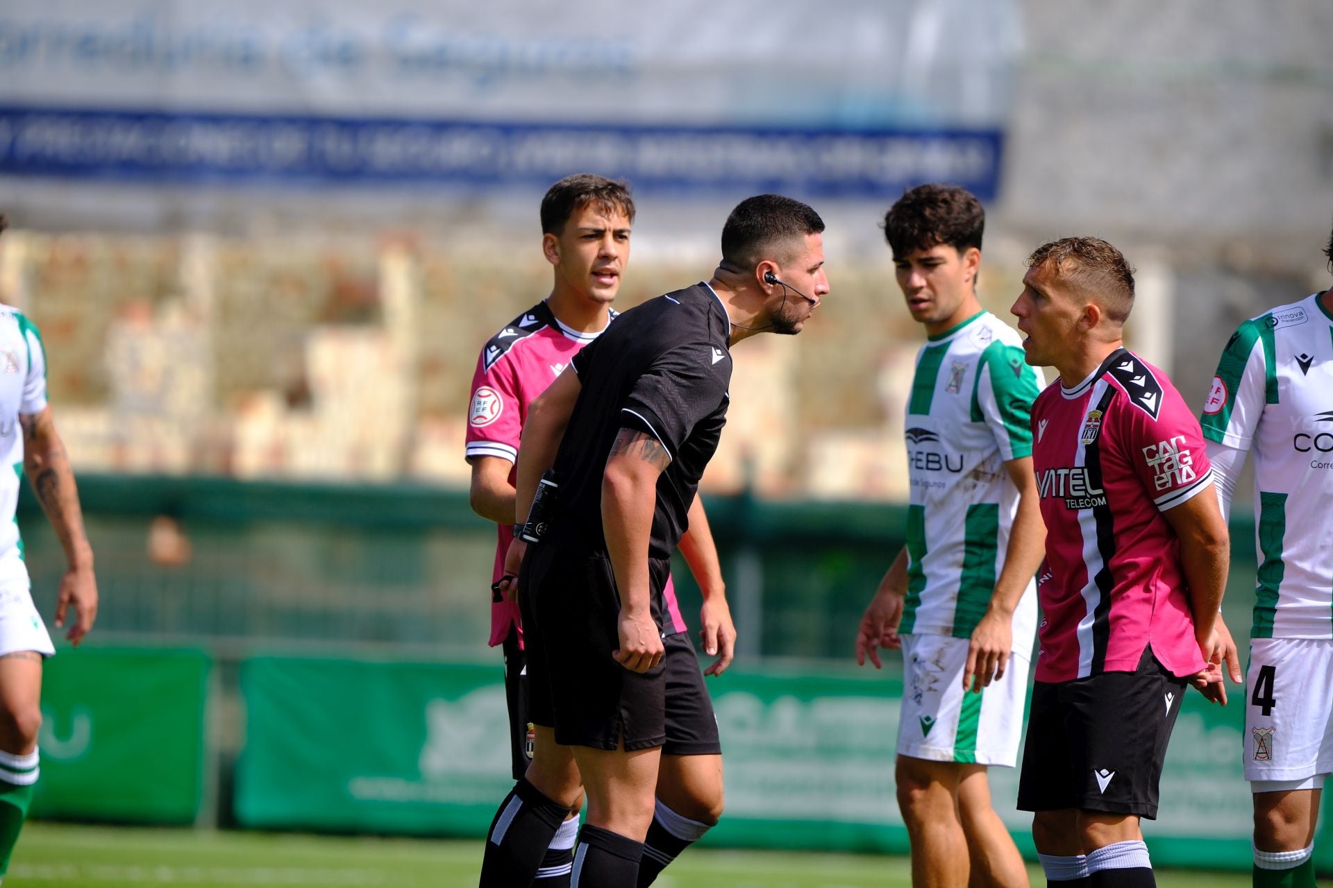 El FC Cartagena sufre un duro castigo en Sanlúcar, en imágenes