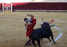Jorge Martínez durante su faena.