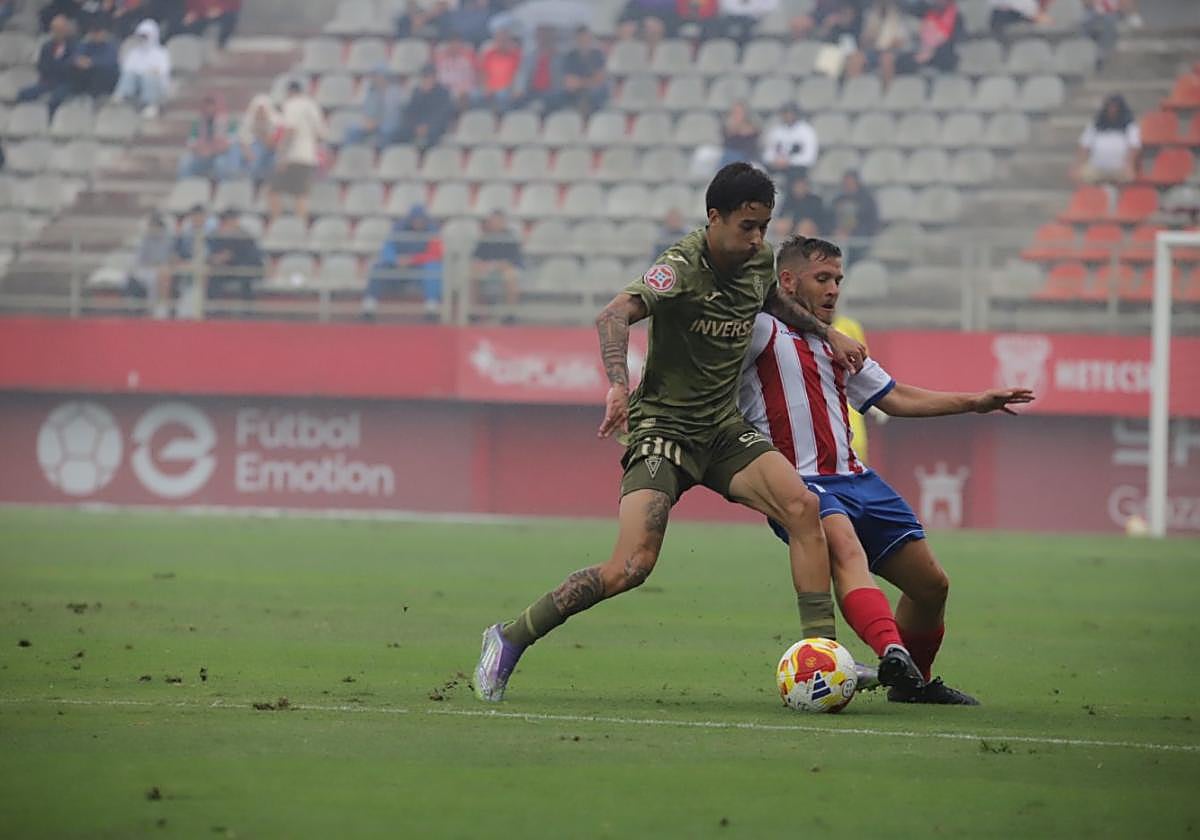 Al Murcia le falta contundencia para no caer en la red de Javi Vázquez