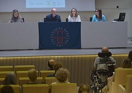 Un momento de la jornada multidisciplinar sobre esclerosis lateral amiotrófica organizada por la Facultad de Derecho de la UMU.