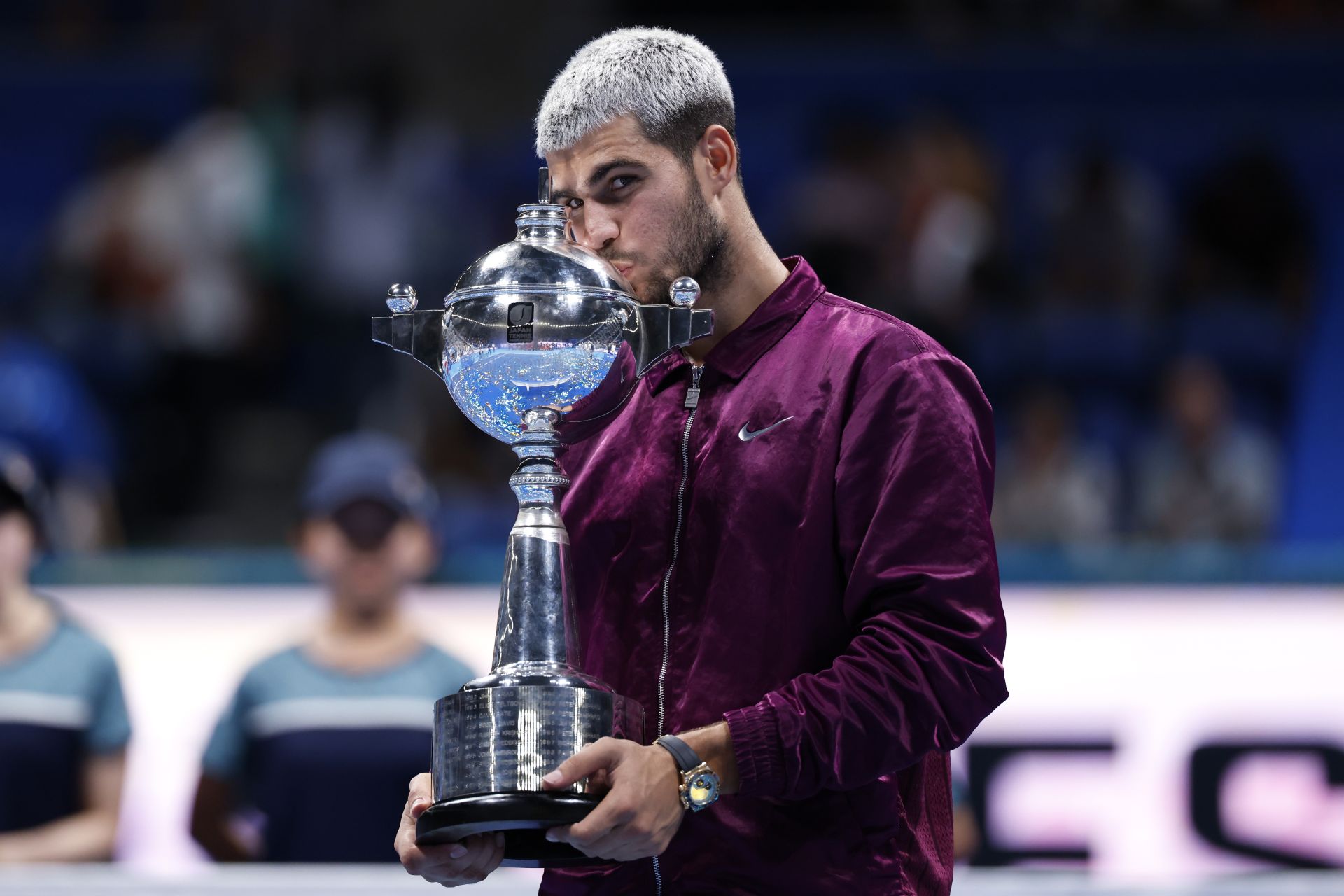 En imágenes, Carlos Alcaraz gana en Tokio su octavo título del año