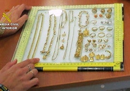 Fotografía de las joyas recuperas.