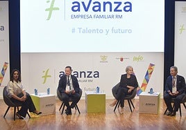 Participantes de la primera mesa redonda.
