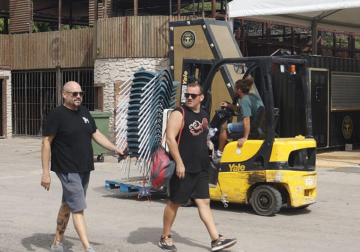 Continúan las tareas de desmontaje del campamento festero, que terminará la semana que viene.