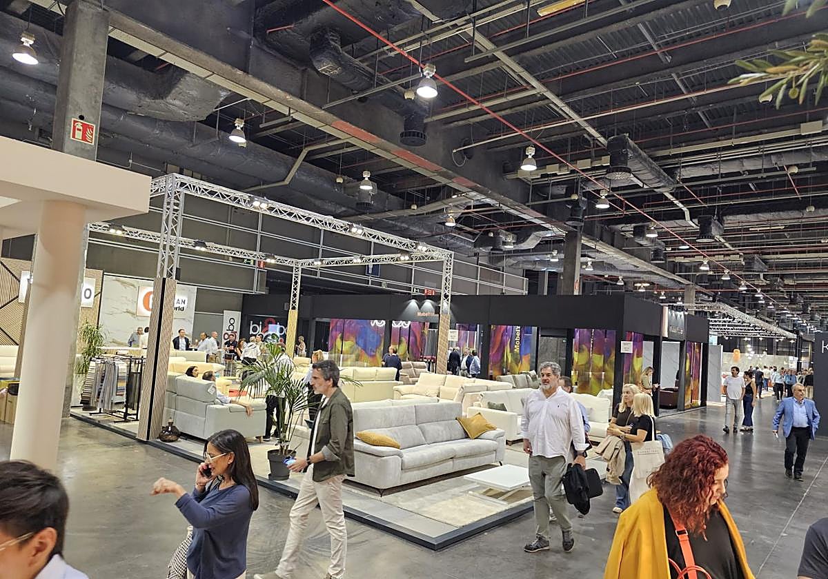 Medio centenar de empresas yeclanas del mueble exhiben músculo en Hábitat Valencia