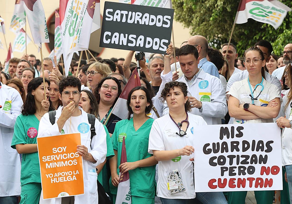 Médicos de La Arrixaca, el pasado mes de junio durante la primera jornada de huelga.