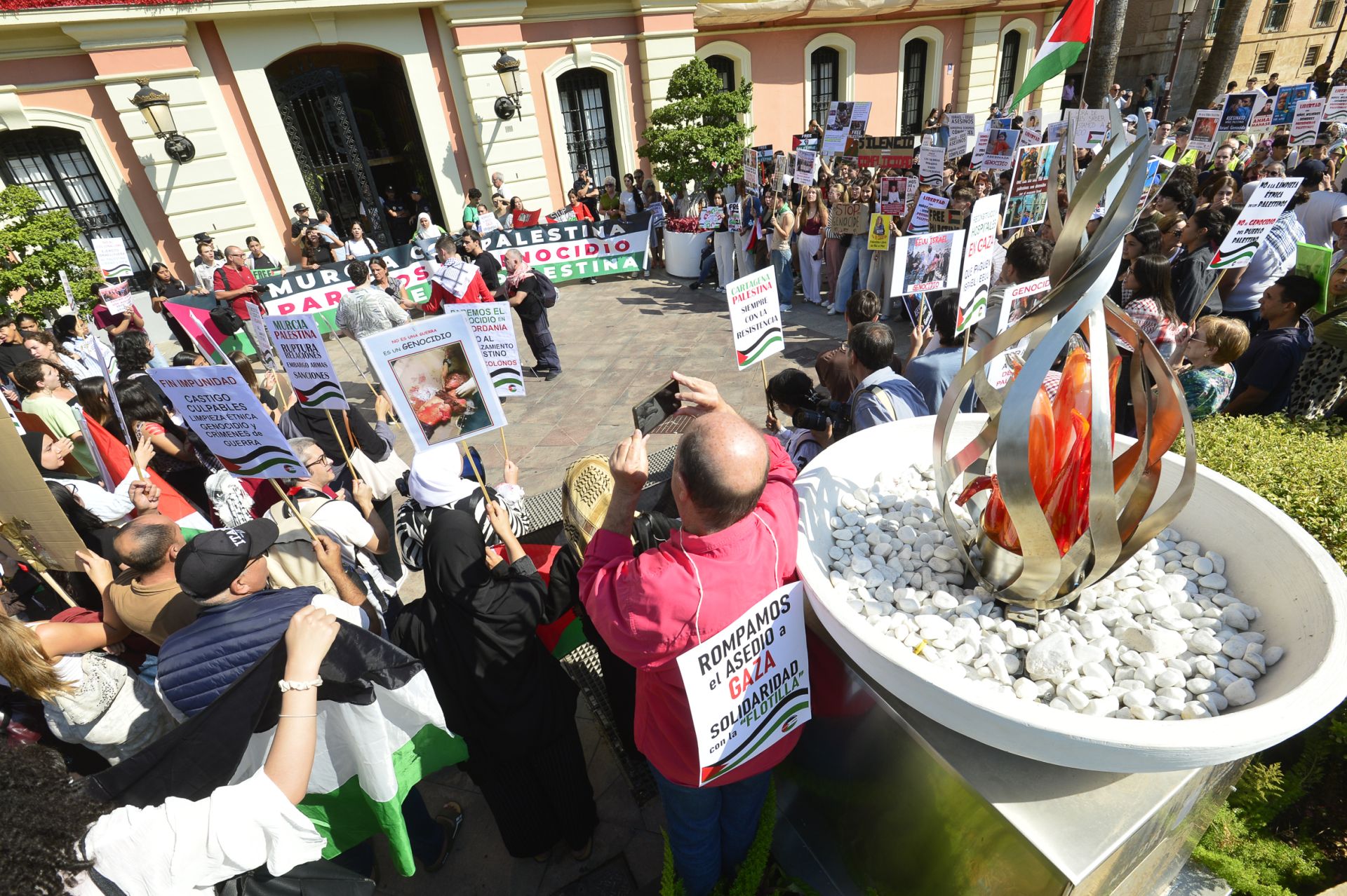 En imágenes, la protesta estudiantil contra el genocidio en Palestina a manos de Israel