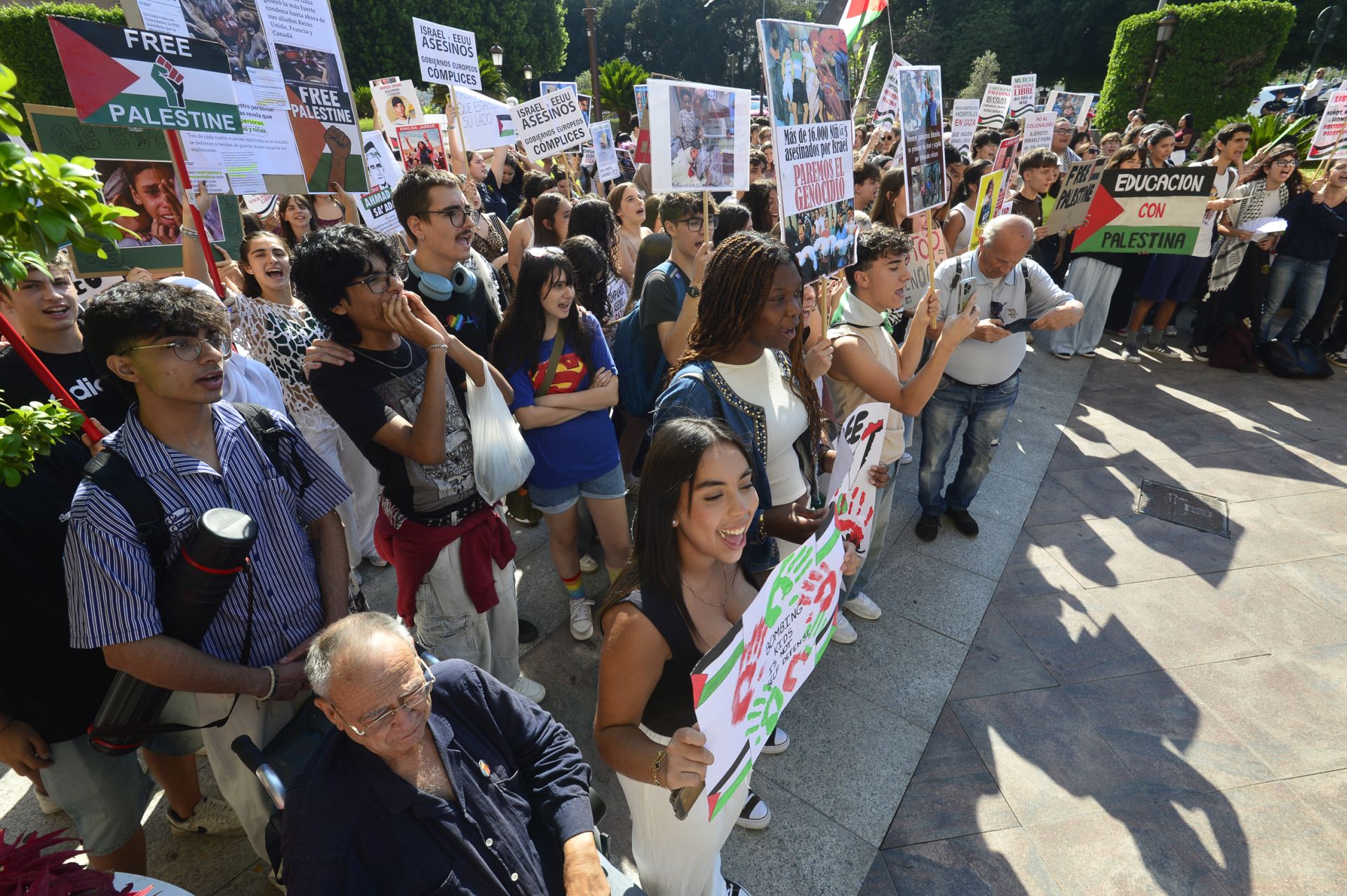 En imágenes, la protesta estudiantil contra el genocidio en Palestina a manos de Israel