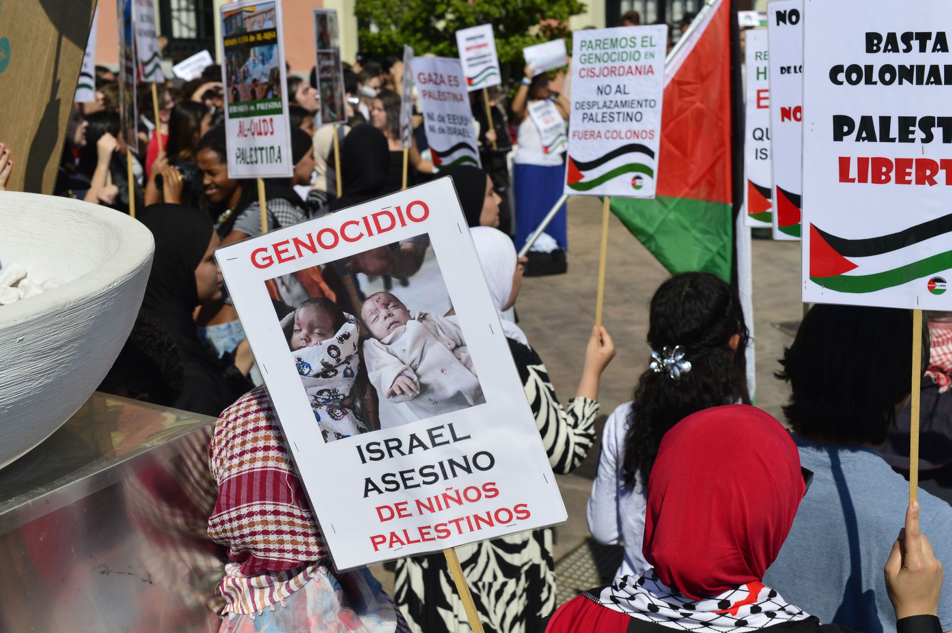 En imágenes, la protesta estudiantil contra el genocidio en Palestina a manos de Israel