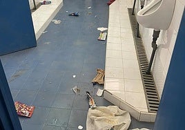 Imagen de archivo de uno de los aseos del lateral rambla del estadio.