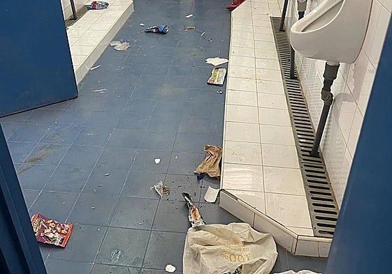 Imagen de archivo de uno de los aseos del lateral rambla del estadio.