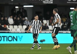 El Pocho Román habla con Ortuño en el partido contra el Albacete del pasado mes de diciembre.