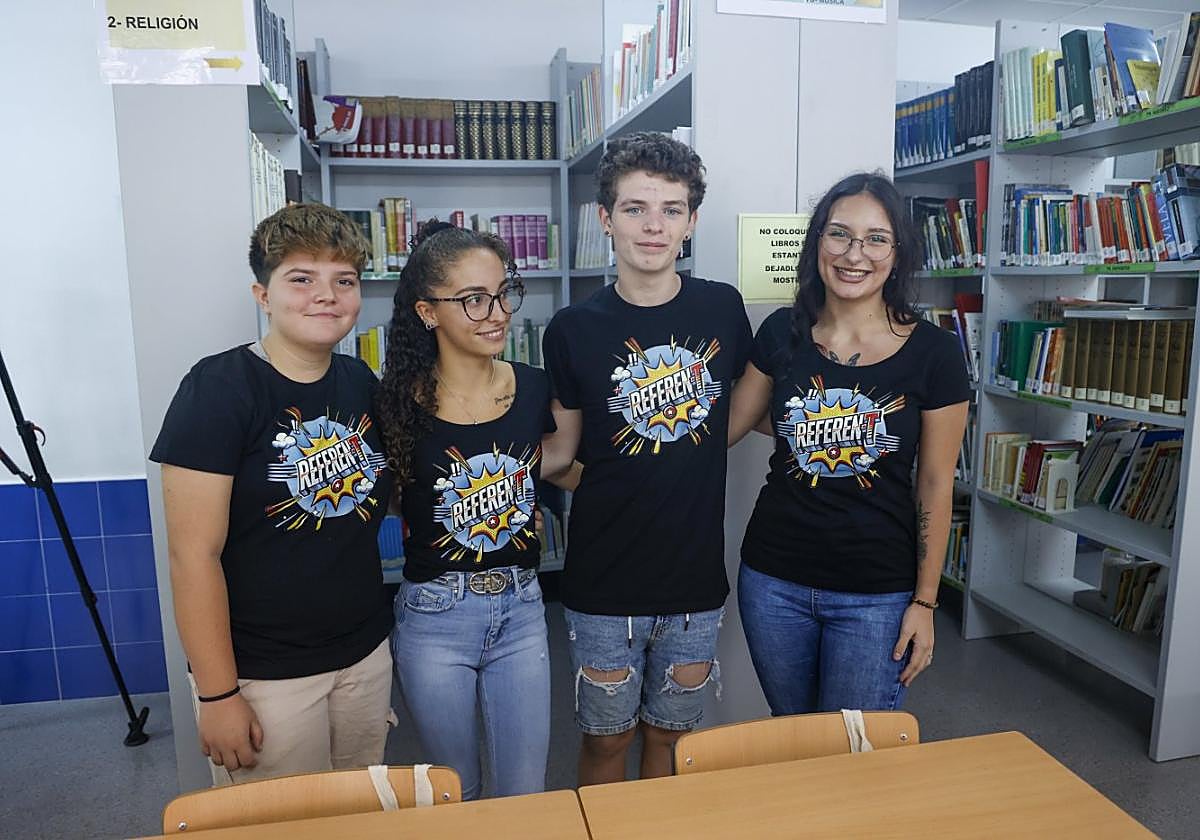 Aitana Martínez, Isabel Madrid, Juan Daniel García y Nerea Hernández, en el IES Mediterráneo.