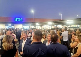 Asistentes a la inauguración del centro comercial Los Olivos, el pasado 12 de septiembre.
