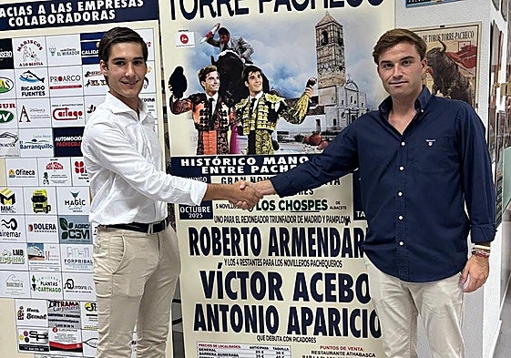 Los dos novilleros de Torre Pacheco el día de la presentación del cartel.