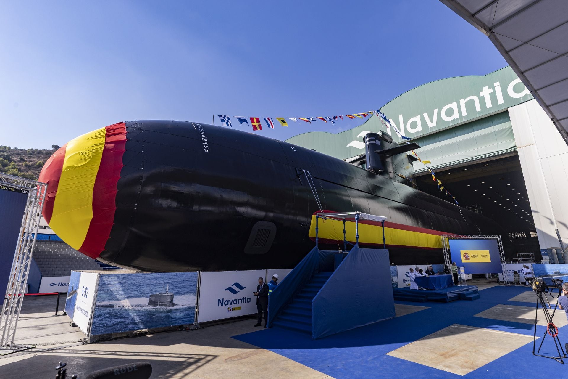 La puesta a flote del submarino S-82 &#039;Narciso Monturiol&#039;, en imágenes
