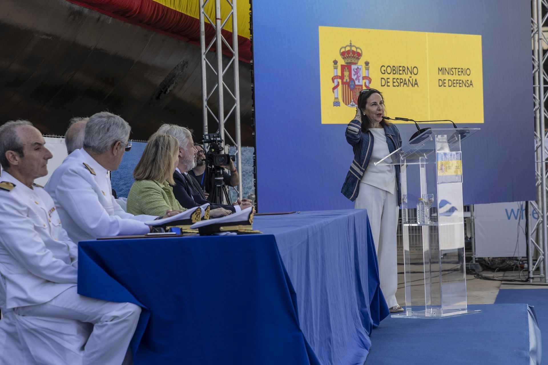 La puesta a flote del submarino S-82 &#039;Narciso Monturiol&#039;, en imágenes