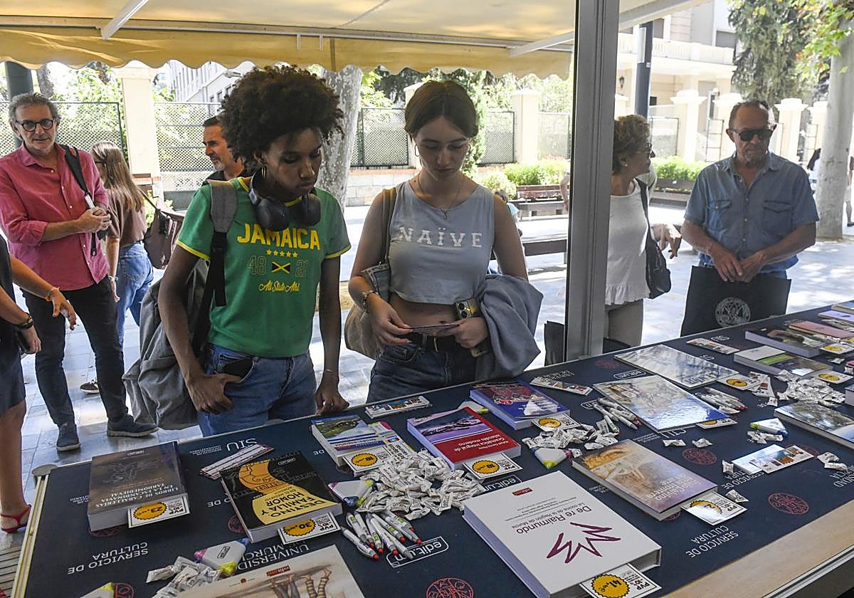 En imágenes, la inauguración de la Feria del Libro de Murcia