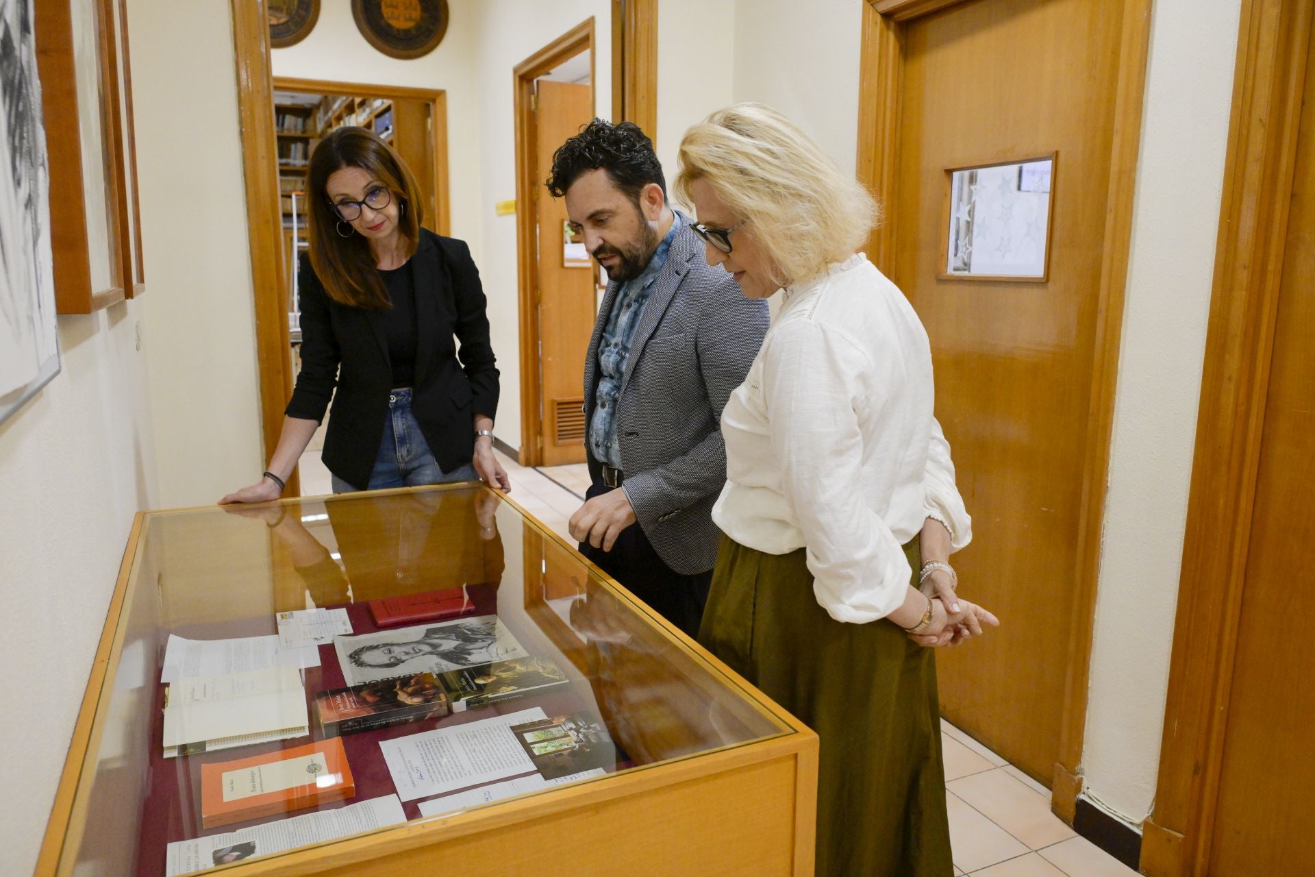La exposición del Archivo de Murcia dedicada a cuatro escritores que fueron portada de Ababol, en imágenes
