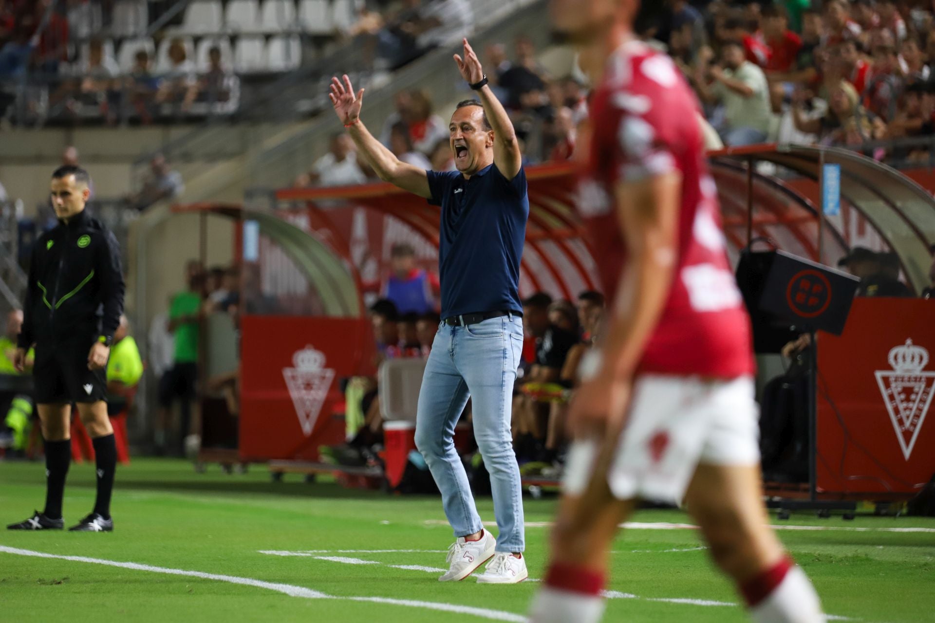 El Real Murcia se queda con la miel en los labios, en imágenes