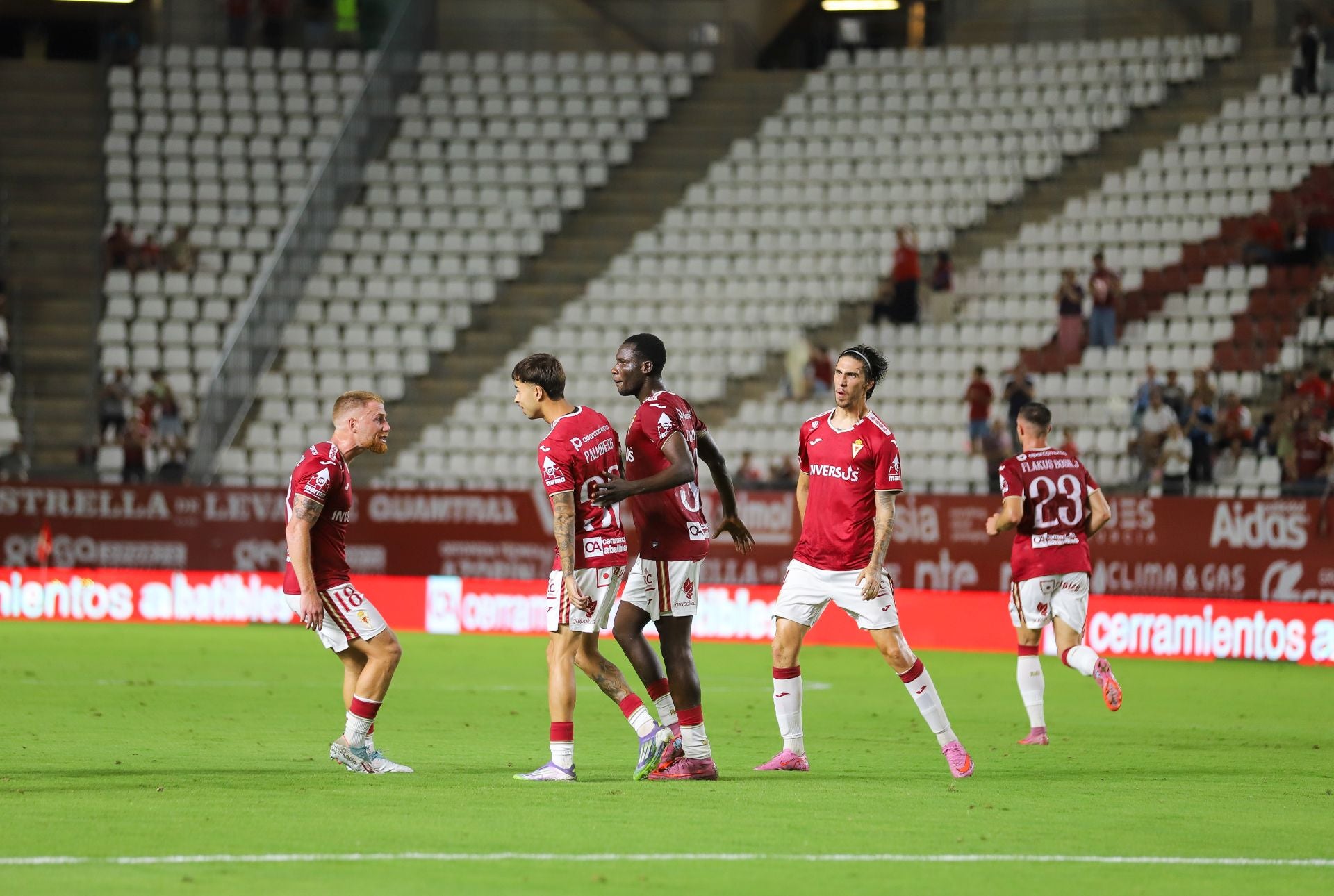 El Real Murcia se queda con la miel en los labios, en imágenes