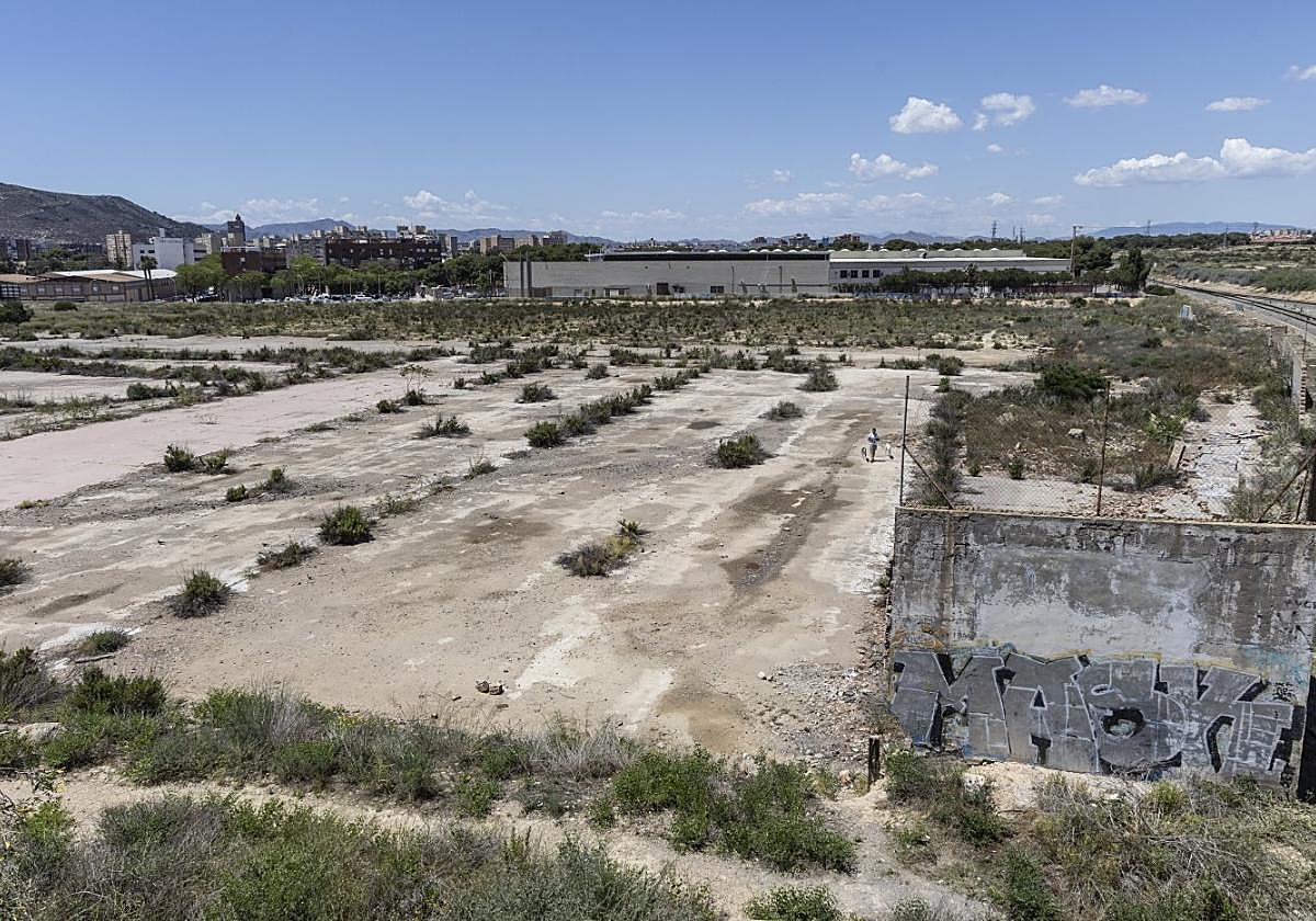 Terrenos pendientes de construir en el puente de Torreciega.