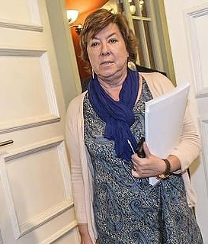 Imagen secundaria 2 - 1. La cara, el Teatro Romano. 2. La cruz, el abandono del casco antiguo. 3. Pilar Barreiro abandona el Ayuntamiento en 2015.