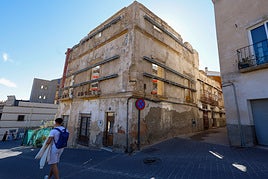 Una de las fachadas que ha sido descatalogada, en la calle Tintes, esquina con Puerta de San Ginés.