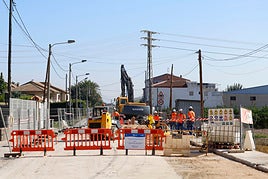 Obras en la avenida de Zarandona, casi a la altura del Camino Viejo de Monteagudo.