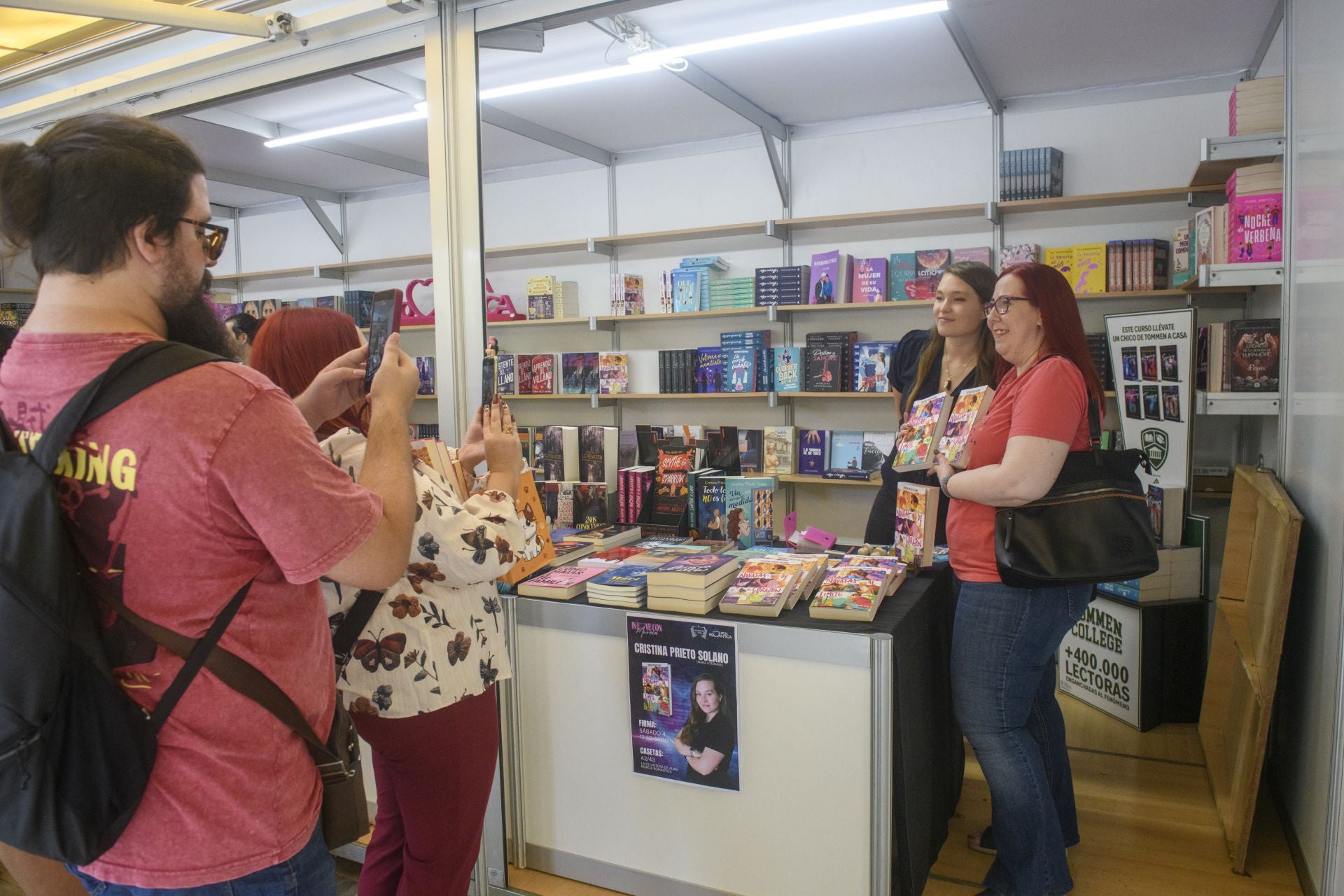 En imágenes, la Feria del Libro de Murcia: aperitivo entre libros en Alfonso X