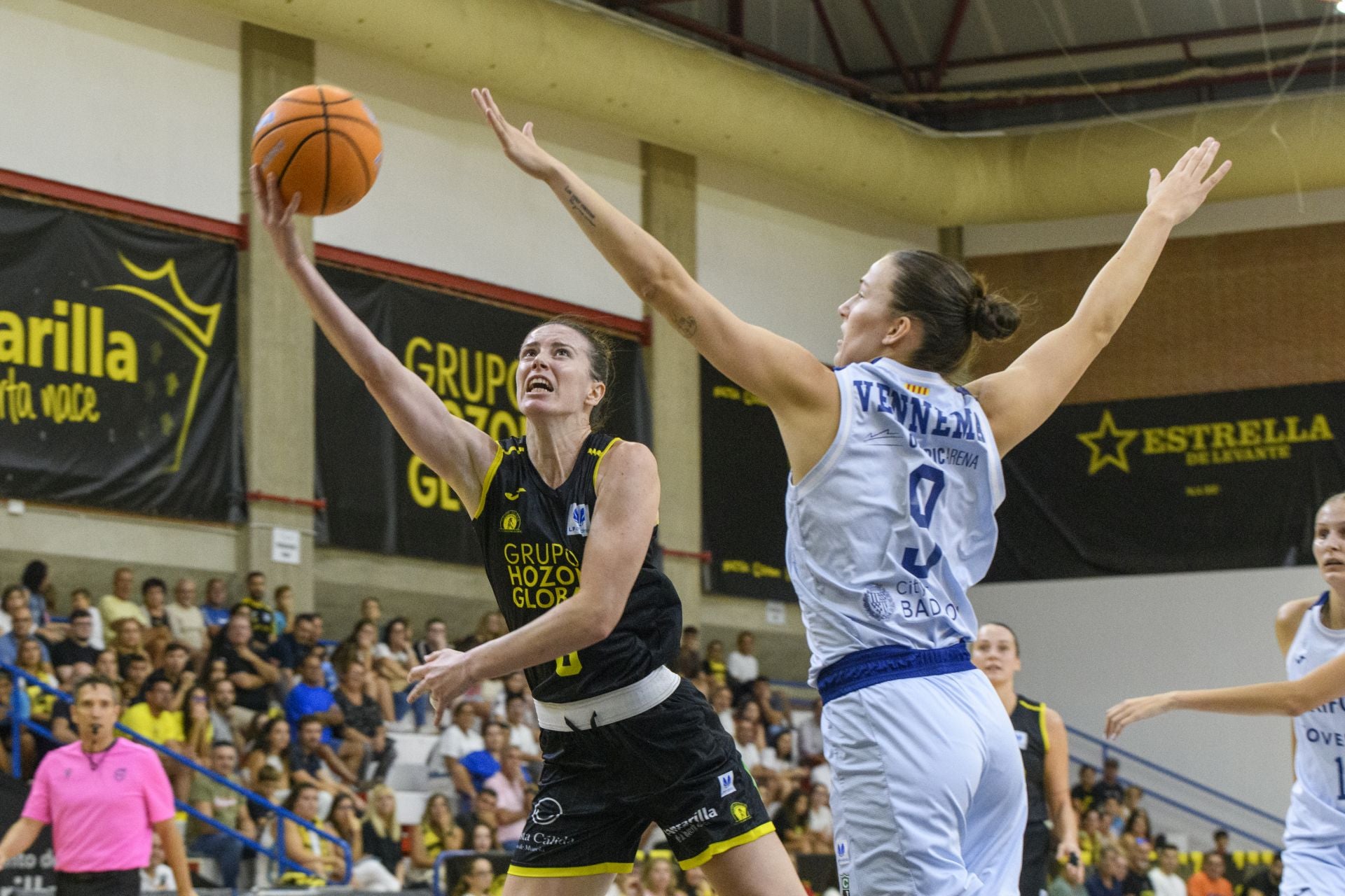 Intento de bandeja de Aina Ayuso en el partido de este sábado.