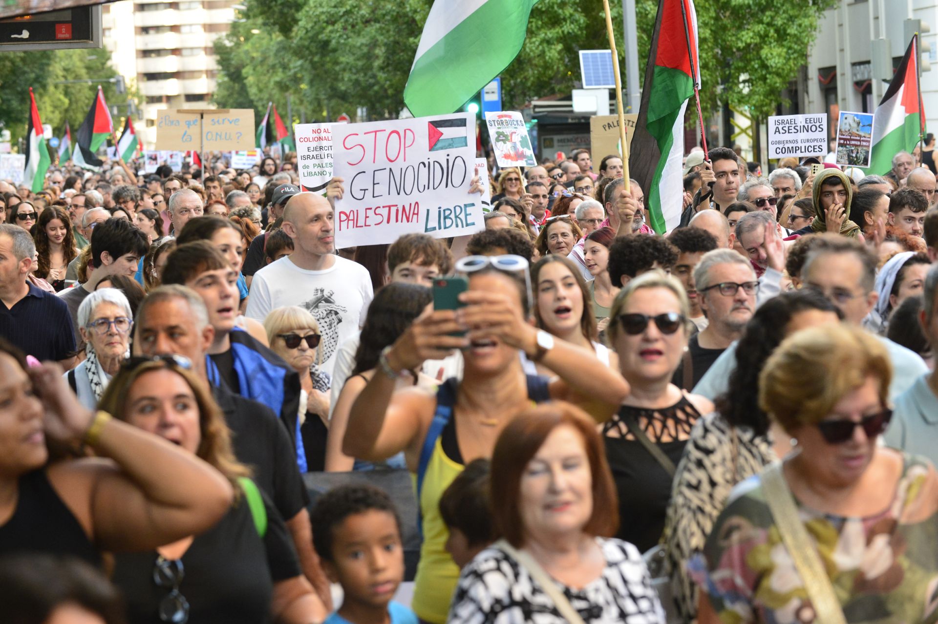 La masiva manifestación por Gaza en Murcia, en imágenes