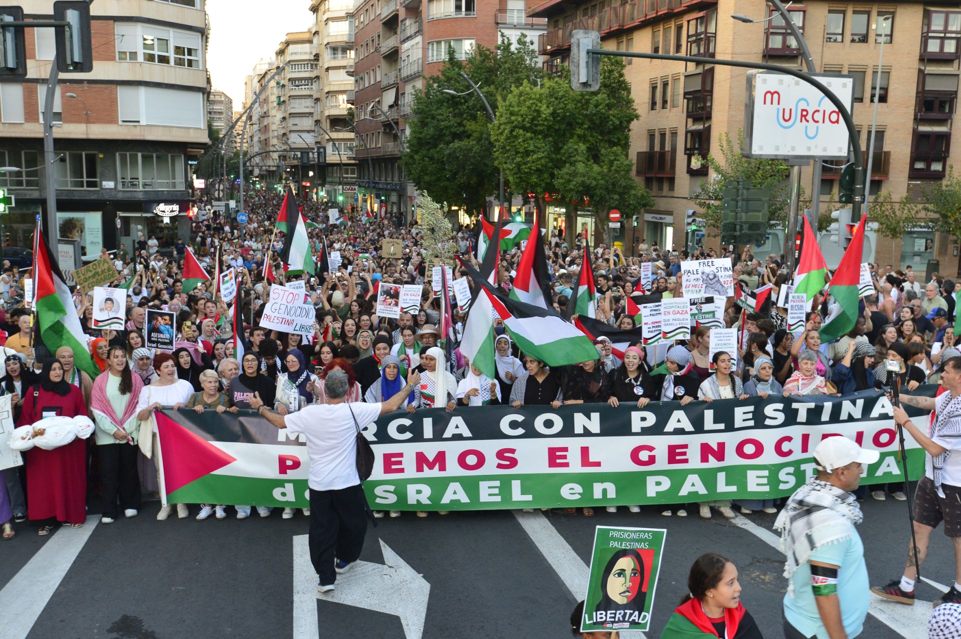 La masiva manifestación por Gaza en Murcia, en imágenes