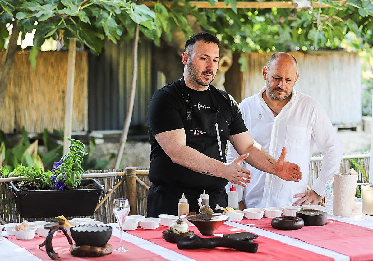 Maro Antonio Iniesta, chef de Frases, junto a Paco Orenes, El Huertanico, en el 'showcooking' celebrado este domingo.