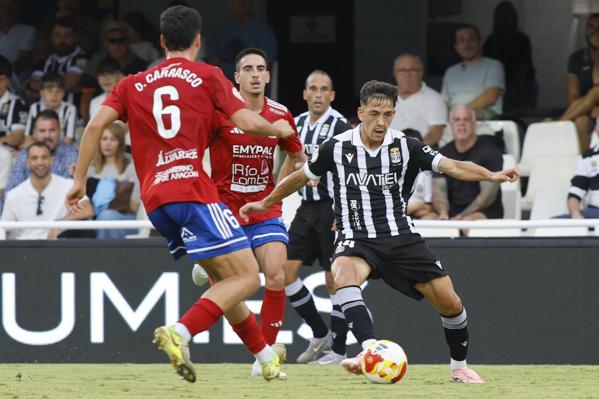 El FC Cartagena aplasta sin piedad al Tarazona, en imágenes