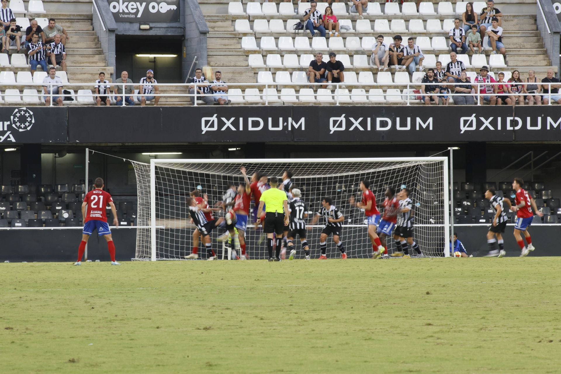 El FC Cartagena aplasta sin piedad al Tarazona, en imágenes