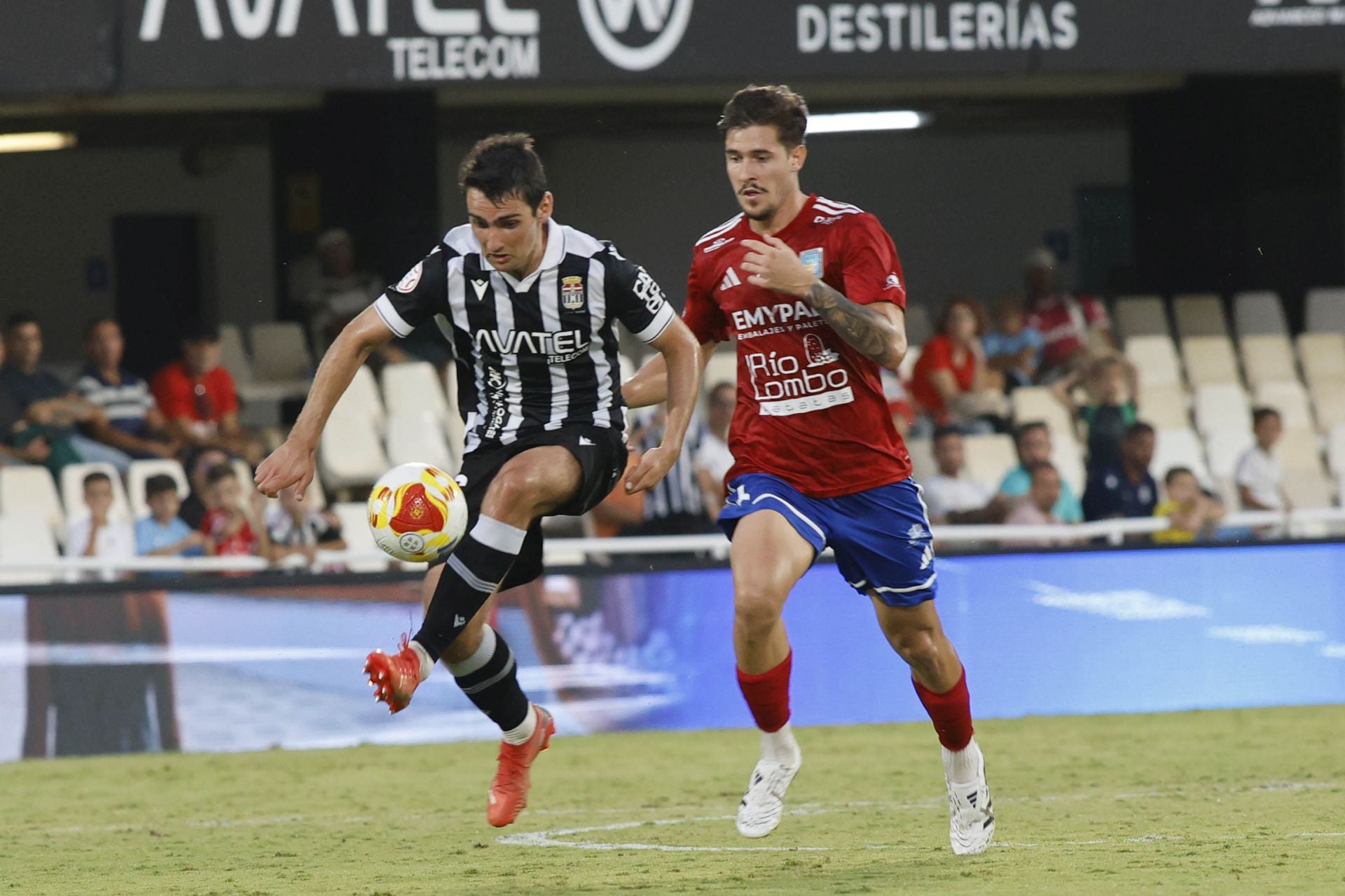 El FC Cartagena aplasta sin piedad al Tarazona, en imágenes