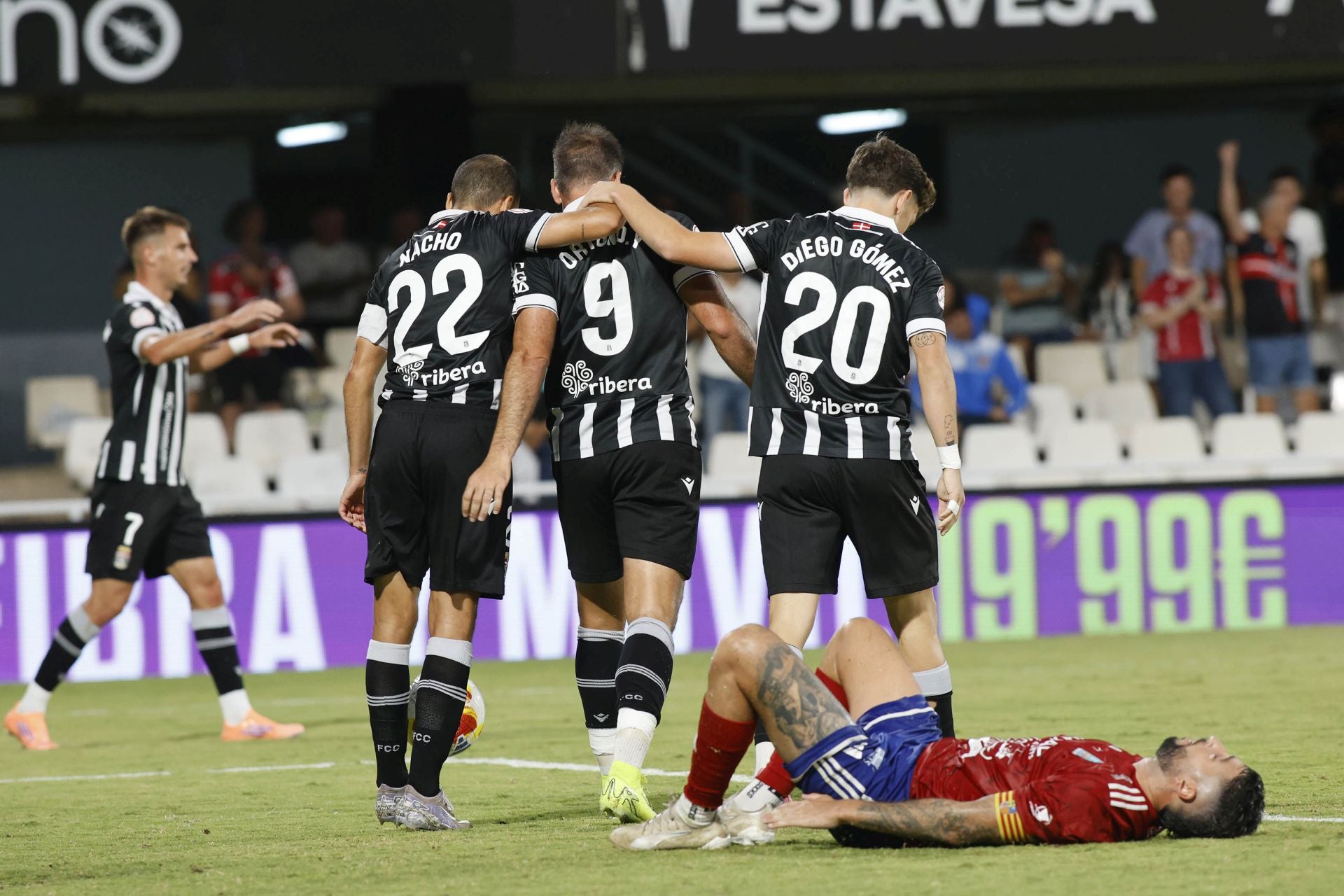 El FC Cartagena aplasta sin piedad al Tarazona, en imágenes