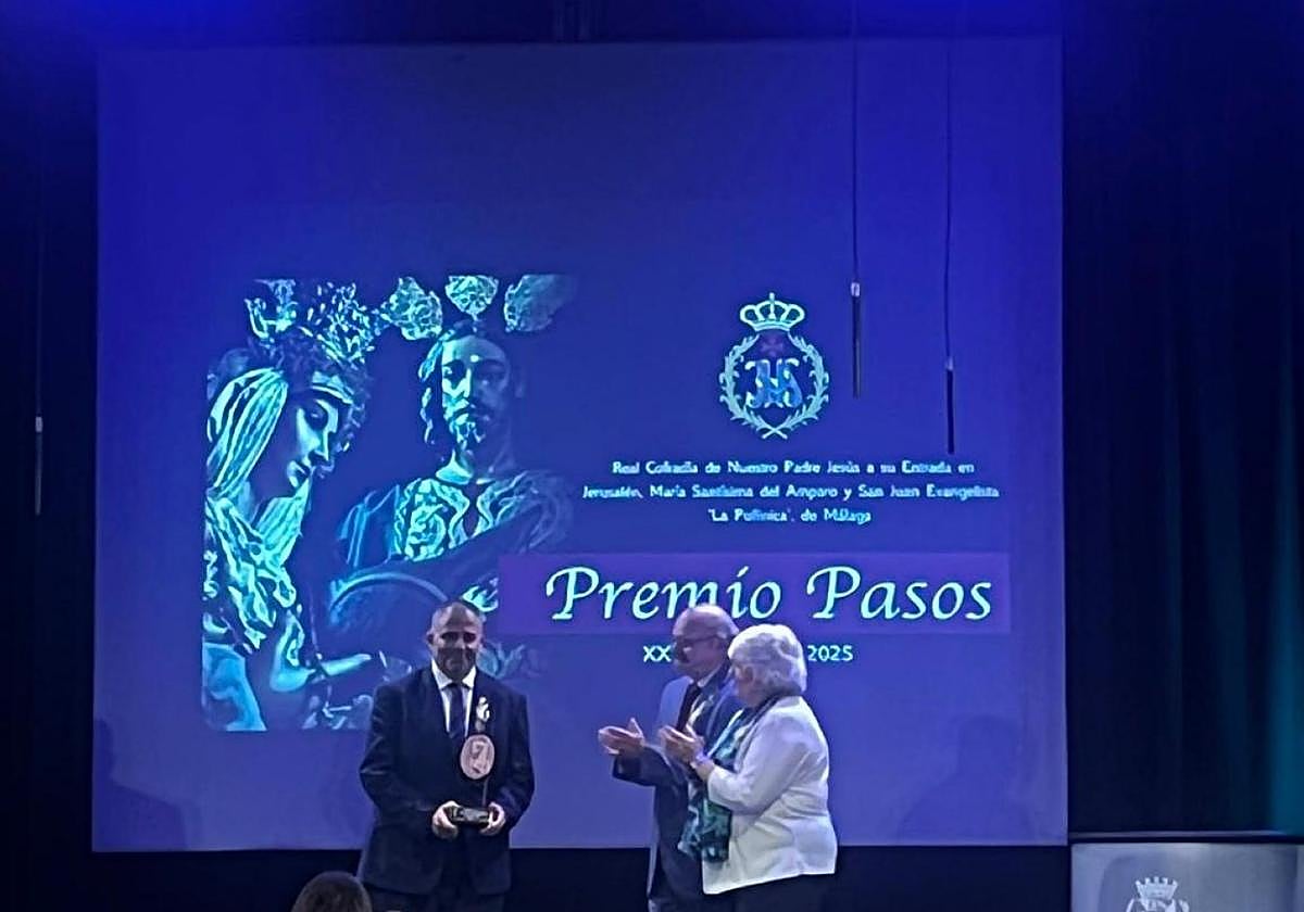 Entrega del premio Pasos a la cofradía malagueña.