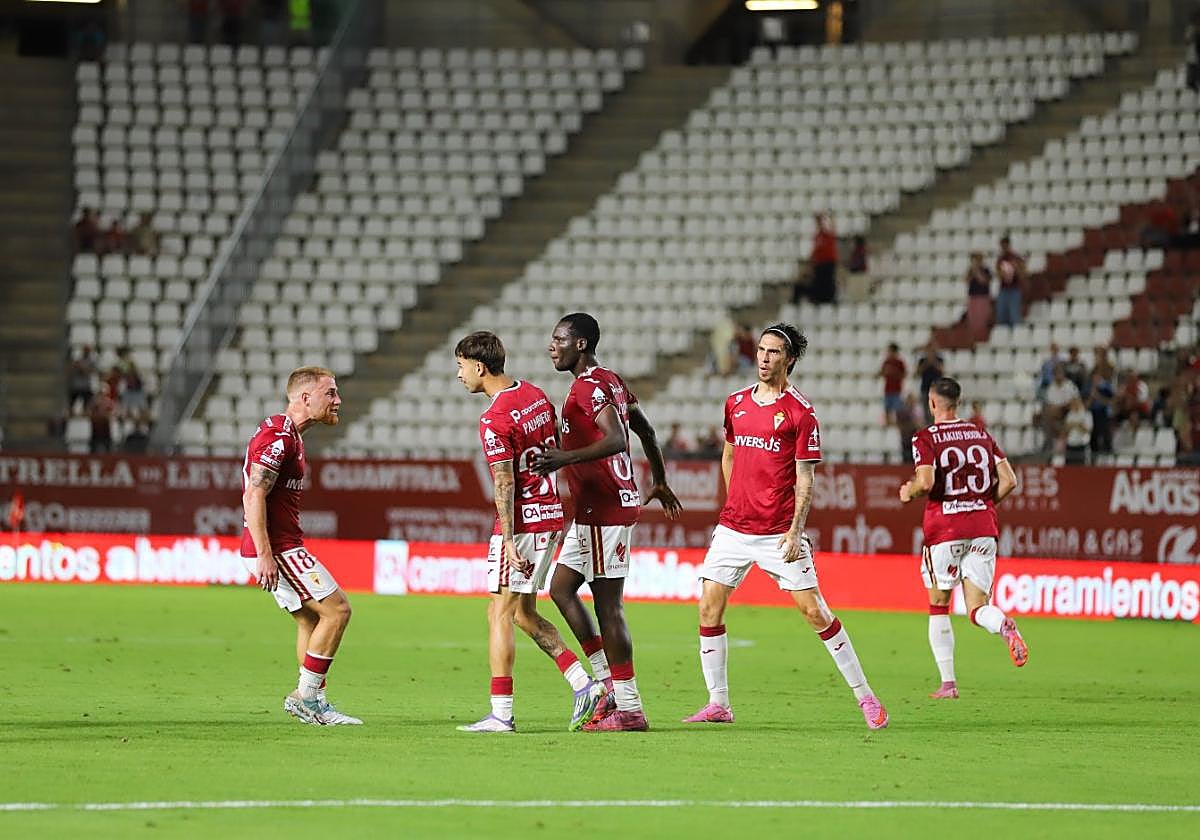El olfato de Palmberg.El brasileño celebra su gol ante el Sevilla Atlético.
