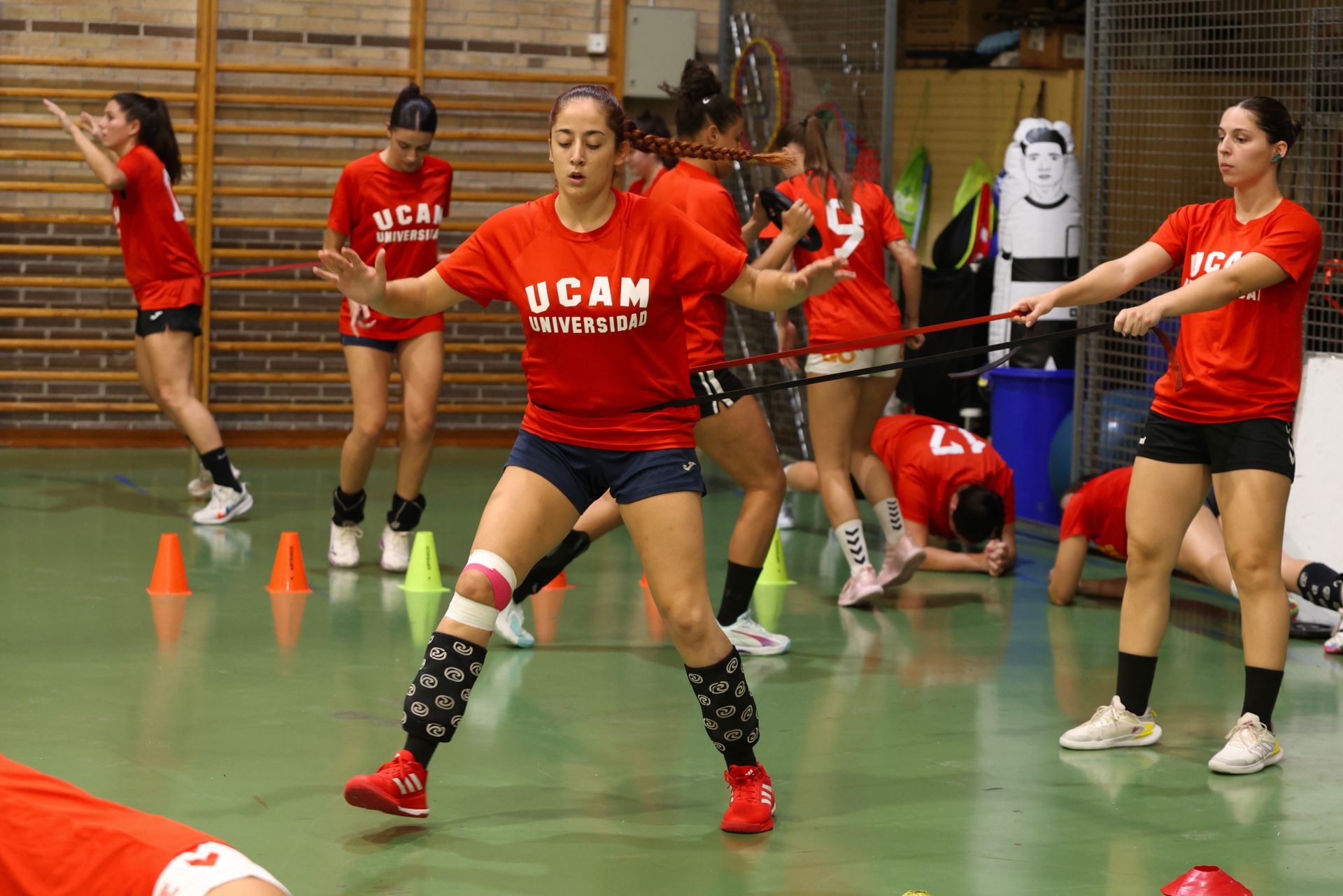 Entrenamiento de las jugadoras del UCAM BM Murcia, en imágenes