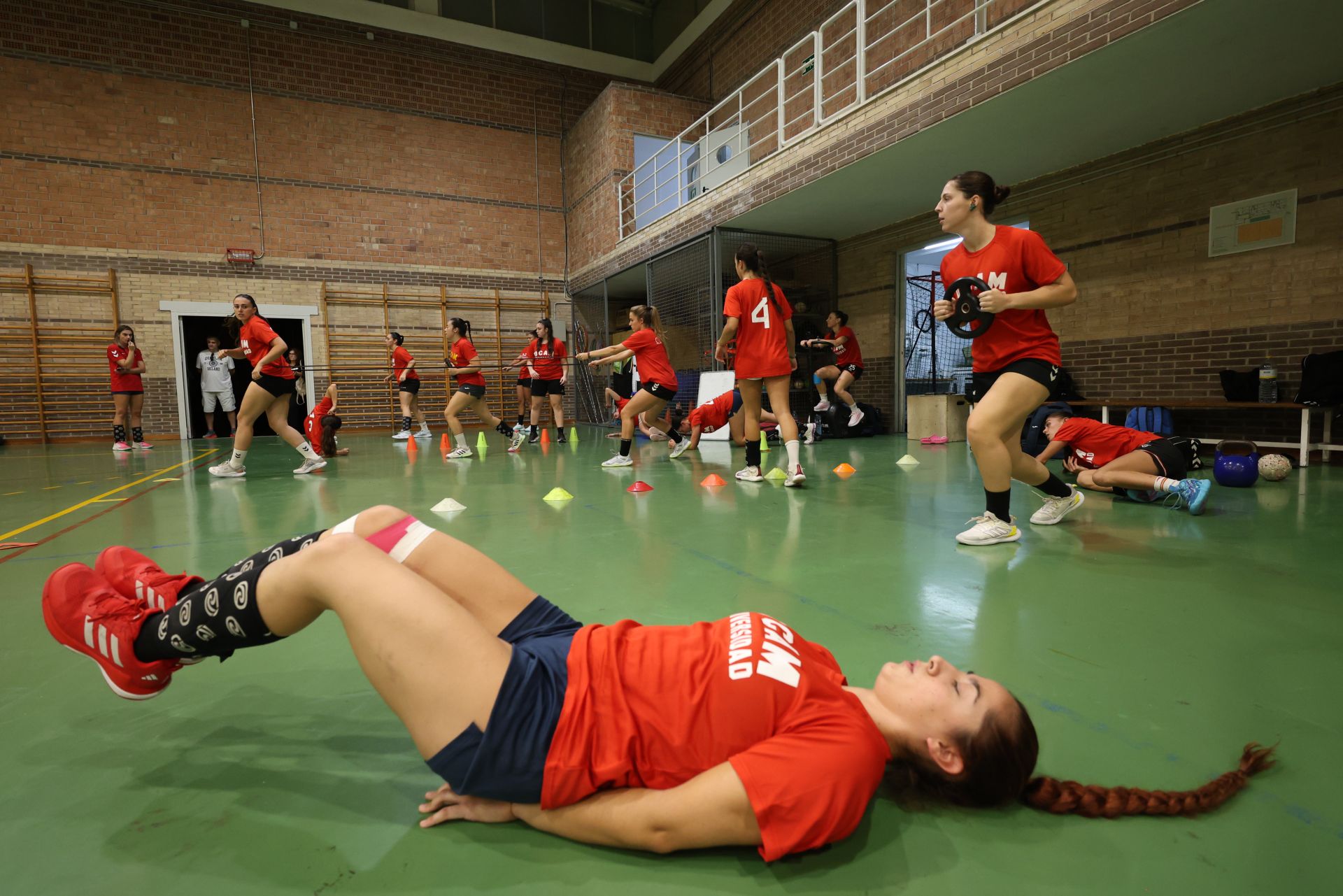 Entrenamiento de las jugadoras del UCAM BM Murcia, en imágenes