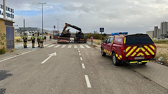 Herido grave en Lorquí tras caerle encima una viga en el polígono El Saladar