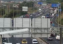 Estado del tráfico en la A-30, a las 8.25 horas de este martes, a la altura del campus de Espinardo.