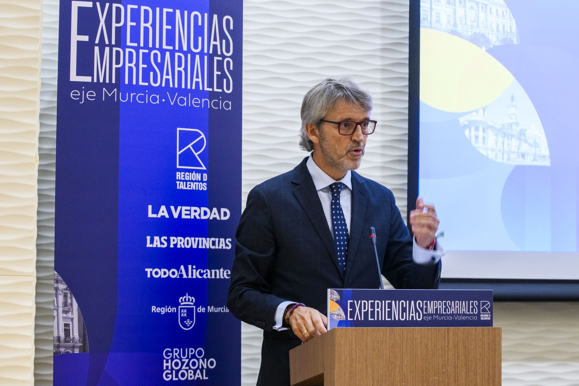 El encuentro &#039;Experiencias Empresariales. Eje Murcia-Valencia&#039;, en imágenes